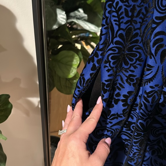 Beautiful cocktail dress with pockets - Picture 5 of 6